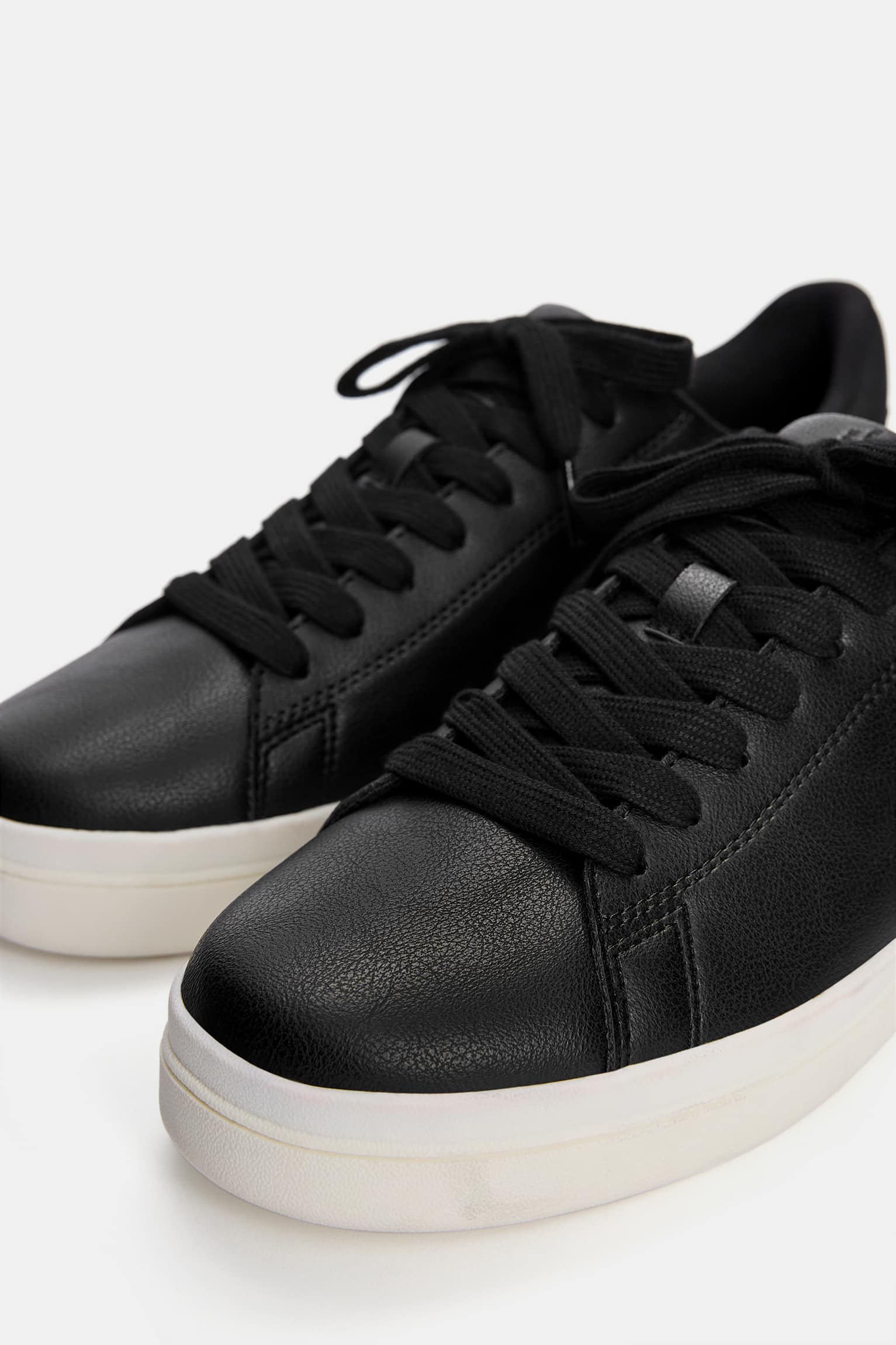 Pull&Bear Minimalist Low-Top Sneaker